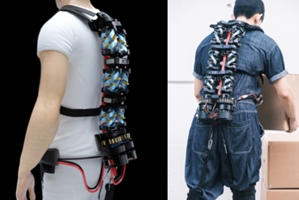 ▲ Design of the BBEX worn on a human user (left) and demonstration of weight lifting using the actual prototype (right)