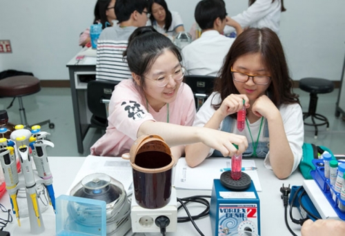 SNU Opens “Natural Sciences Experience Camp” for Public High School Students