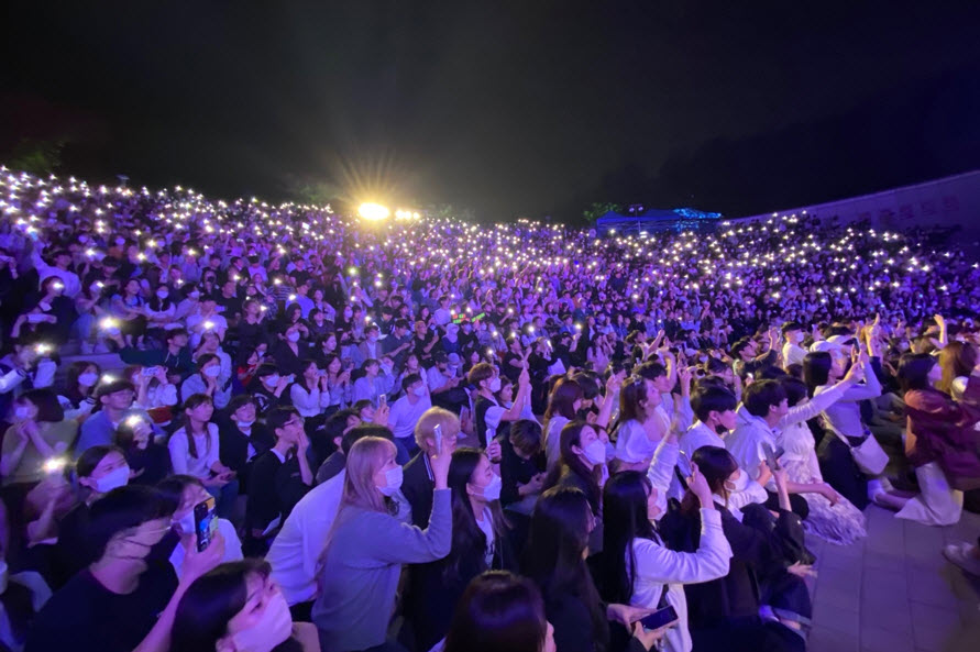 Students gathered to join the last night of the festival together