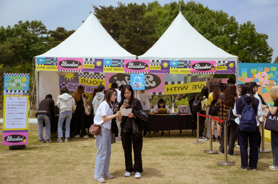 Metaverse company Bondee’s booth at “SNUFESTIVAL: Rio, the Duck”