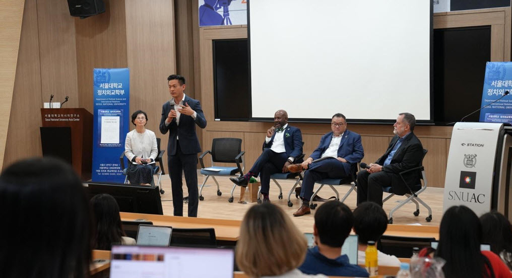 From Left, Professor Yi Okyeon, Evan Low, Mike Gipson, Gilbert Wong, Richard Poppen