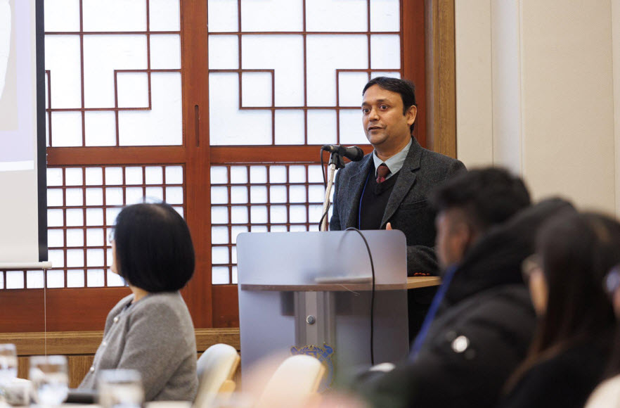 Dr. Arun Gupta speaking to the current recipients of the SPF scholarship