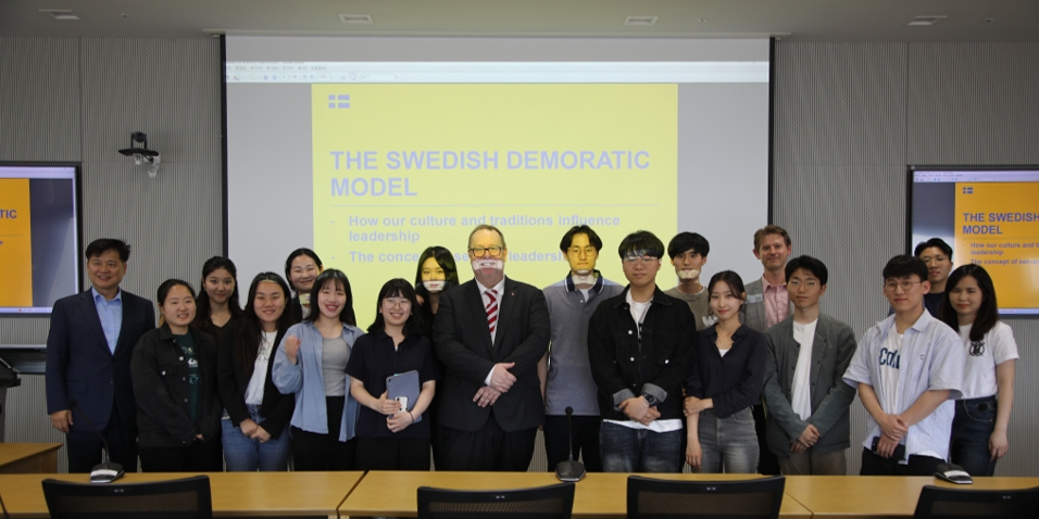 Thorell and the participants of his lecture