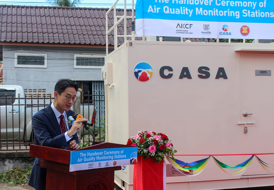 Mr. Kim Jong-min (Embassy of the Republic of Korea in Lao PDR), delivering opening remarks at the ceremony.