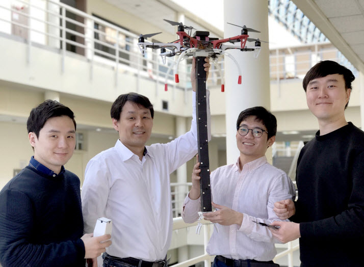 The researchers, from left, Designer SONG Jung-Ryul, Professor CHO Kyu-Jin, Post-doctorate LEE Ade-Young, and researcher Kim Suk-Jun)