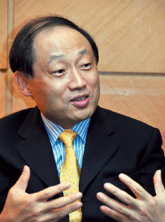 Professor SHIN Hi Taek, SNU’s School of Law