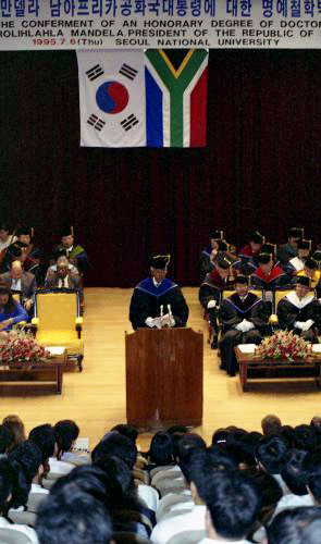 Nelson is giving speech at SNU auditorium