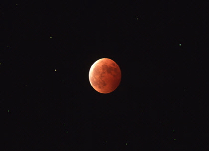 Sweet Moon-like You (OH Eun Sil) - This is a total eclipse of the moon captured from the KIM Observatory at SNU.