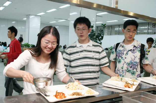 Students are getting menu B at the Student Center