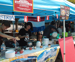 SNU Buddy members cooking their country’s traditional dishes