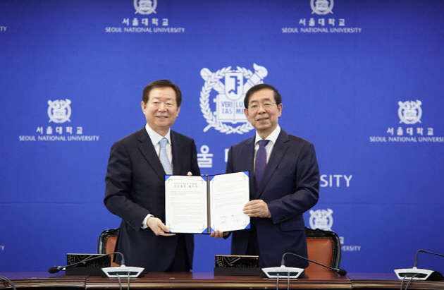 President SUNG Nak-in (left) and Seoul Mayor PARK Won-soon