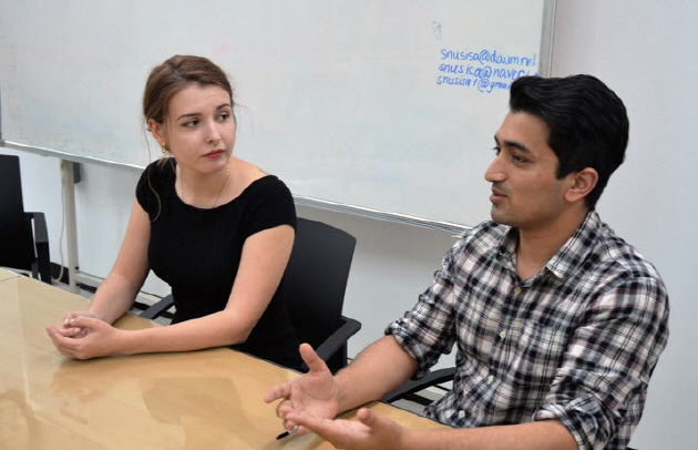 SISA Vice President Tsvetomira Vekova (Left) and President Irfan Haider (Right) discuss the problems that international students face in SNU.