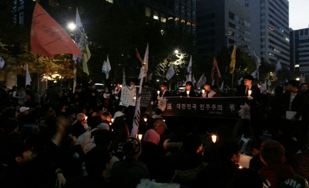  SNU students in the protest