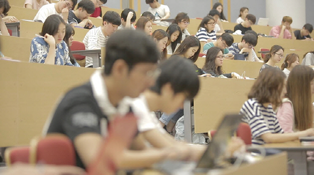 An undergraduate classroom at SNU