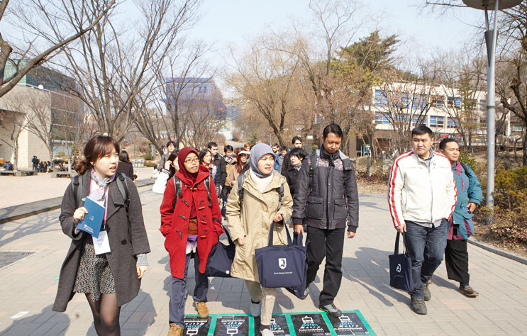 Orientation for foreign graduate students by SNU Office of International Affairs