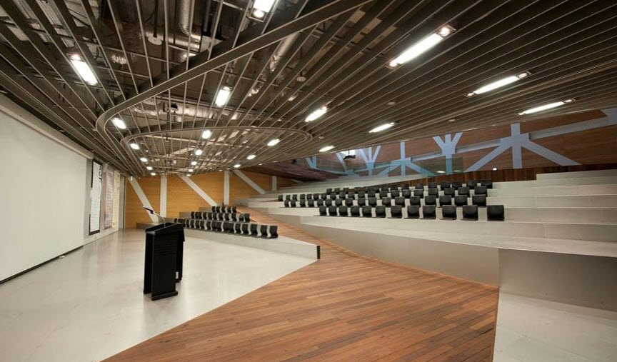 Continuous ramp leading into the lecture hall at SNU MoA / Credit: Inexhibit